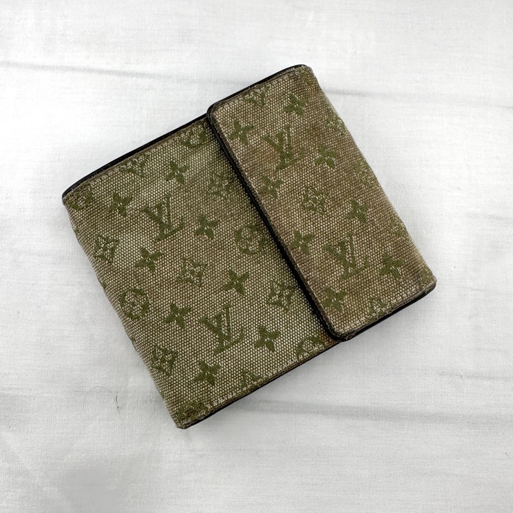 AUTHENTIC Mini Lin Compact Wallet Green.